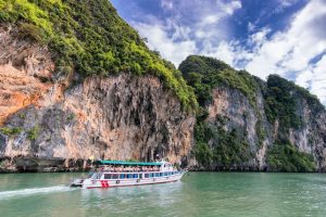 Scopri di più sull'articolo Vita a Koh Phi Phi Rispetto a Bali: Guida per Espatriati in Cerca di una Nuova Avventura in Thailandia