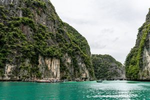 Scopri di più sull'articolo Scoprire i Mercati Notturni di Bangkok: Guida per Espatriati in Thailandia